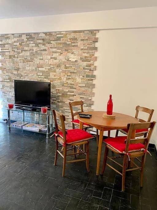 Charmant appartement rénové au cœur du village 1