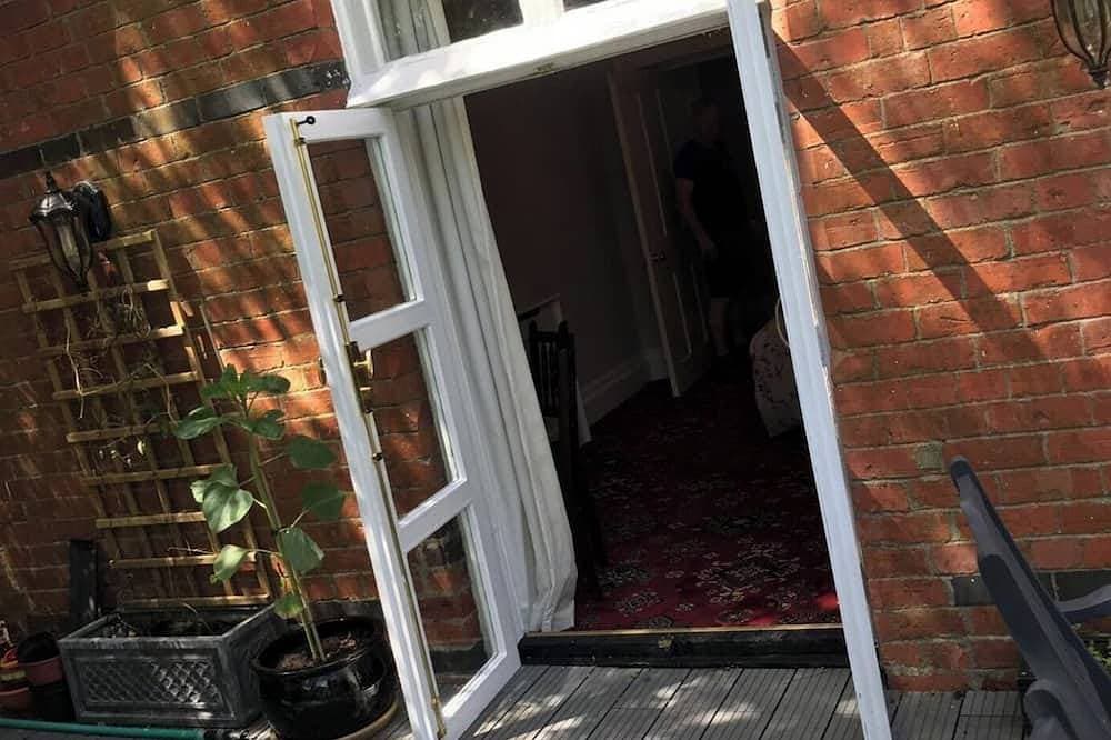 Foto 11 von 14: Beautiful Garden Double Room with private Access