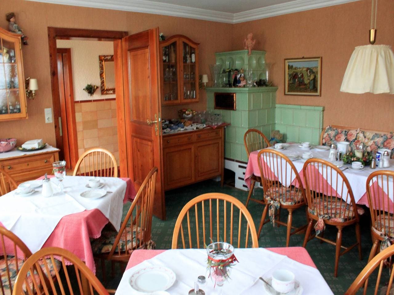 Foto 6 von 11: Gästehaus Mayer-Bartsch - Doppelzimmer ohne Balkon mit Dusche und Wc