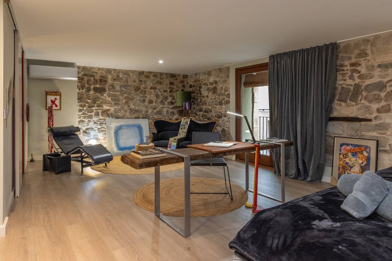Foto 10 von 24: Kel Domènech – Luxusapartment für Kunstliebhaber im historischen Besalú