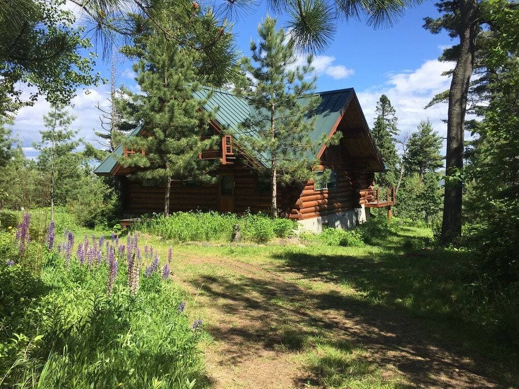 Foto 12 von 50: Split Rock Blockhaus mit Blick auf den Lake Superior, ruhig gelegen in 100 Jahre alten White Pines