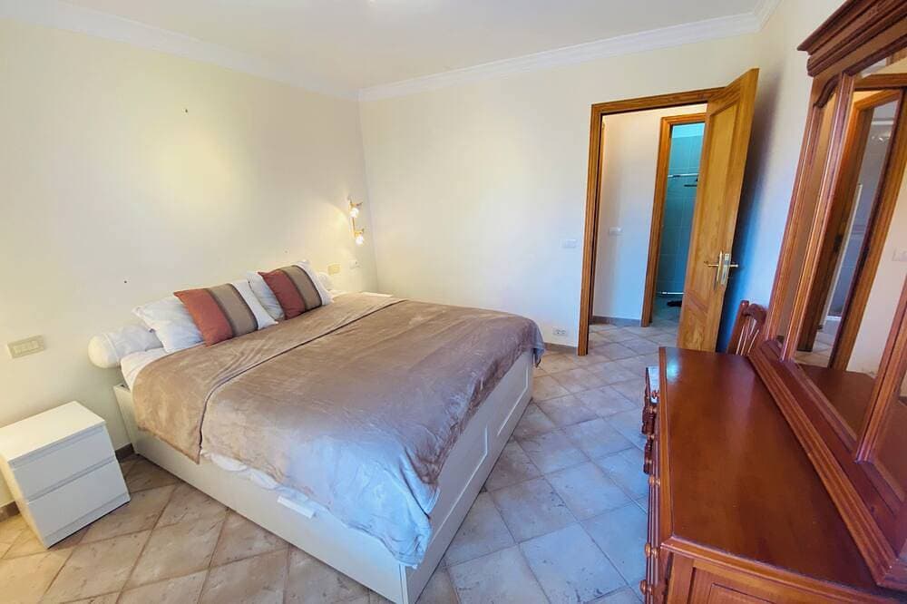 Foto 2 von 18: Ocean views in an oasis of lush vegetation. Jacuzzi and peace and quiet