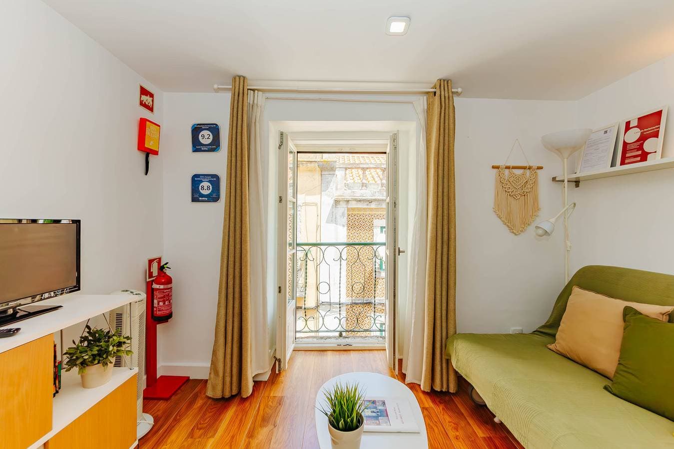 Foto 2 von 47: L4.2 - Bairro Alto Charming 1 Bedroom Apartment
