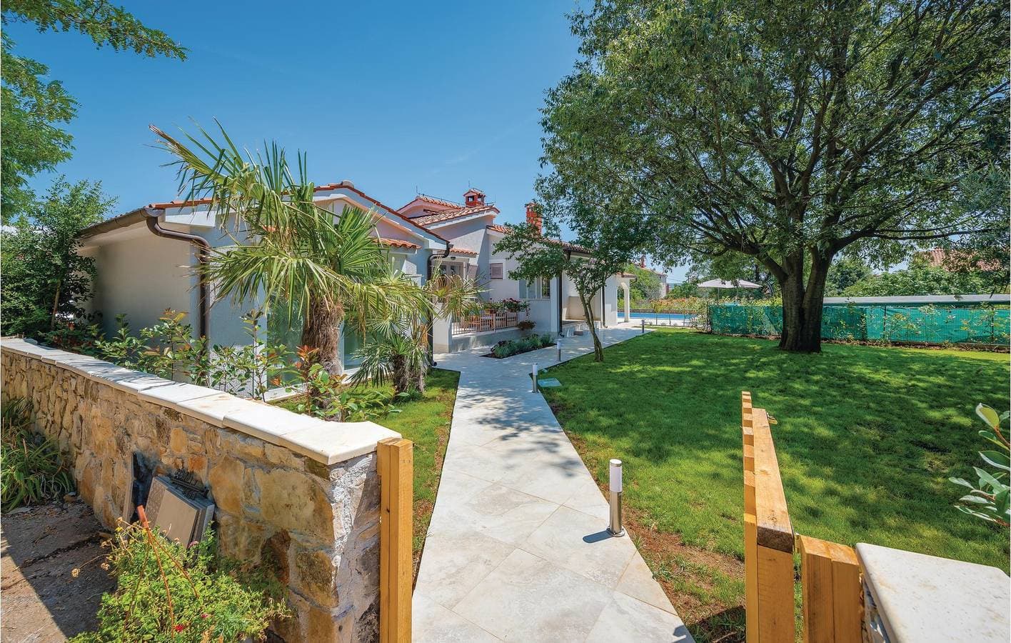 Geräumige Ferienwohnung mit Pool und Terrasse, in der Nähe des Restaurants „Captain Morgan“ 1