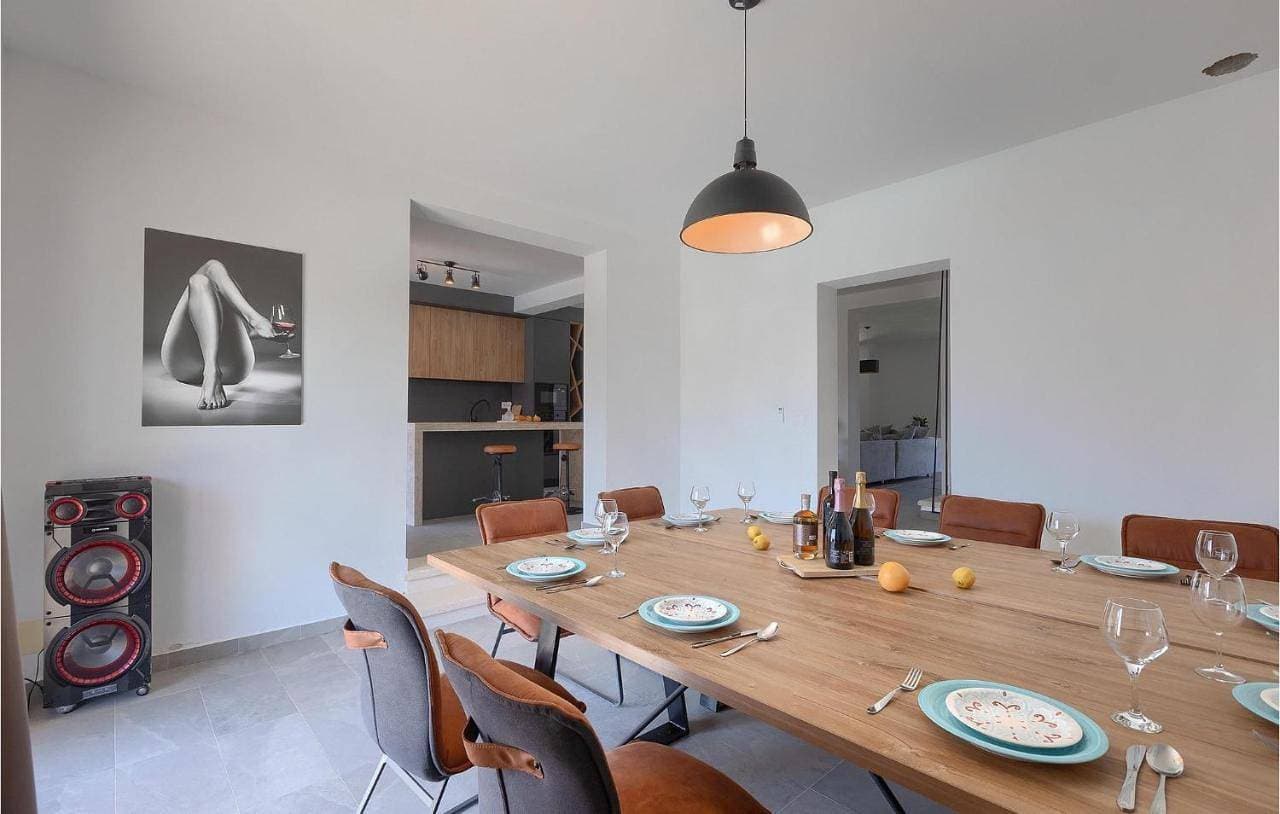 Foto 9 von 40: Seven-Bedroom Holiday Home