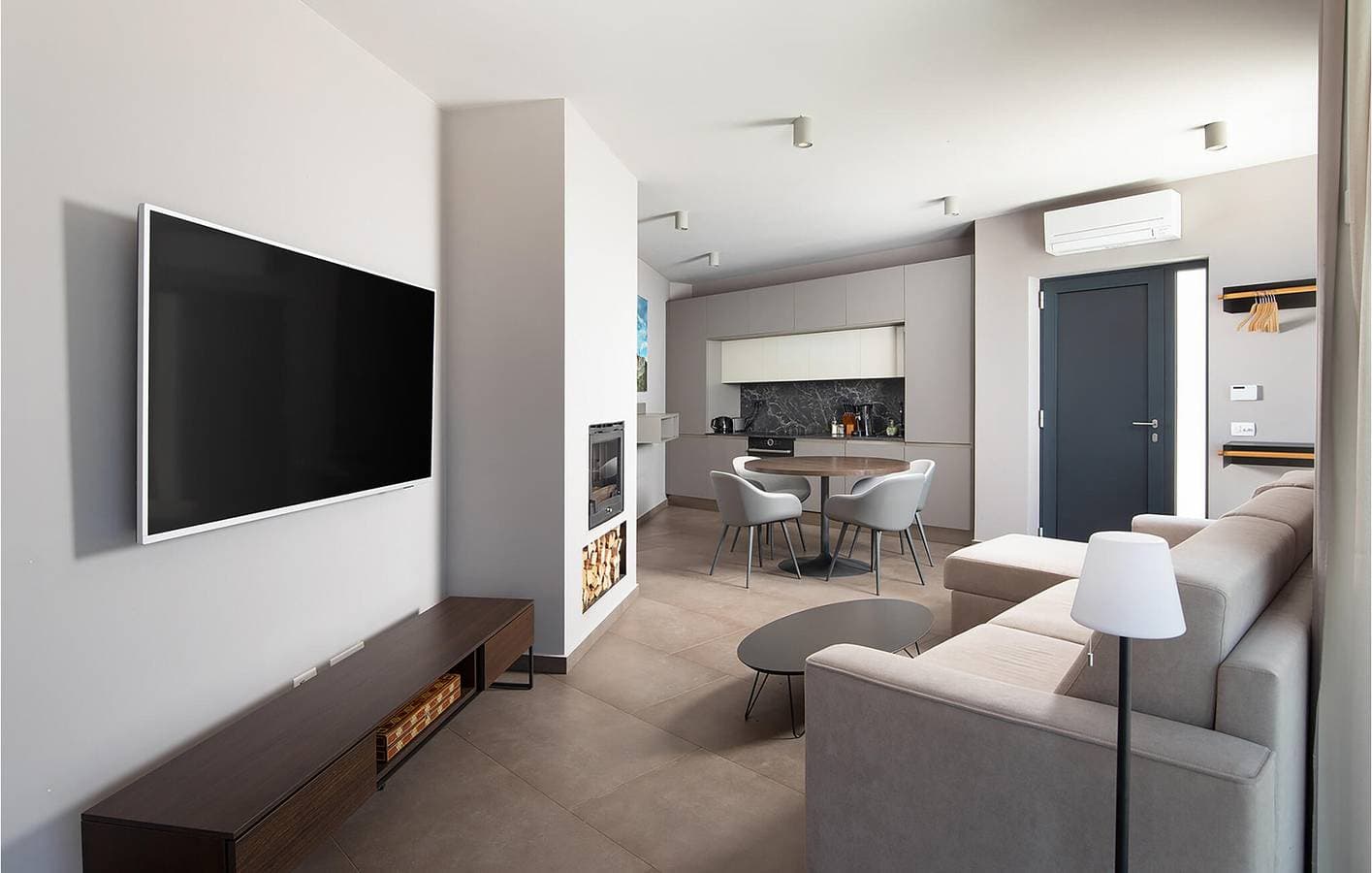 Foto 9 von 44: Geräumige 90 m² große Wohnung mit Terrasse, WLAN und Parkplatz, 1,5 km vom Strand entfernt