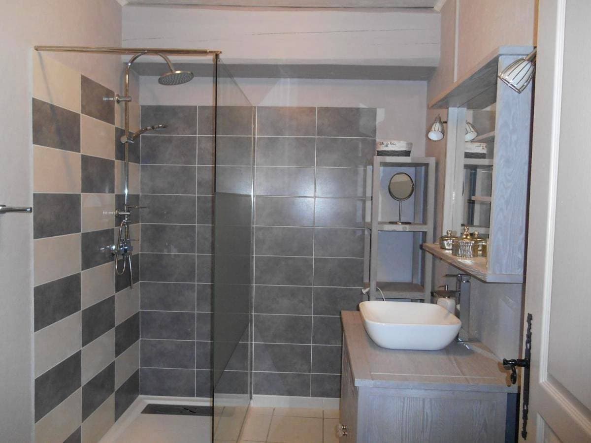 Foto 5 von 16: Triple Room with Private Bathroom
