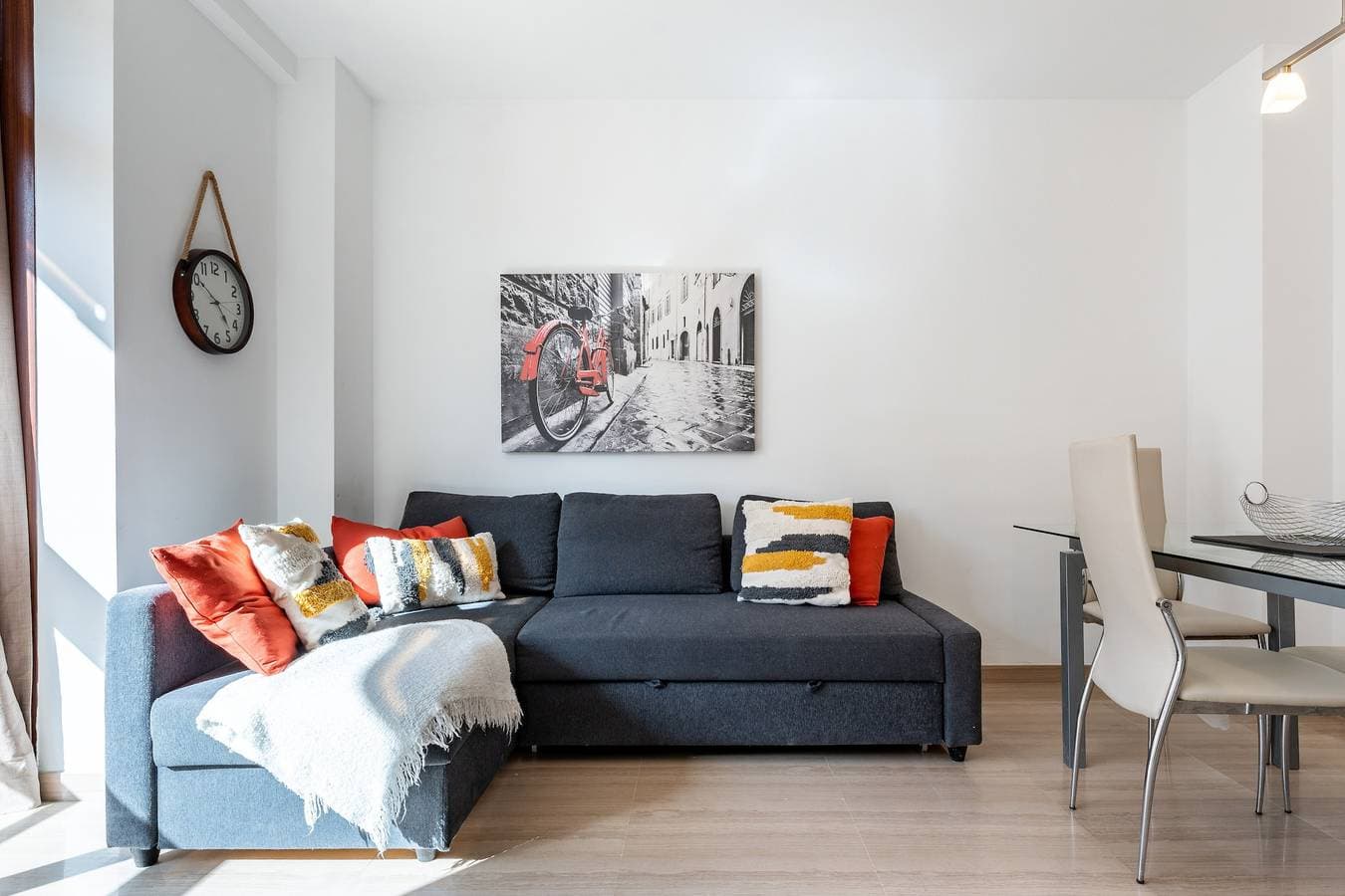 Foto 5 von 16: 'Strand-Ferienwohnung' mit Bergblick, Balkon und WLAN