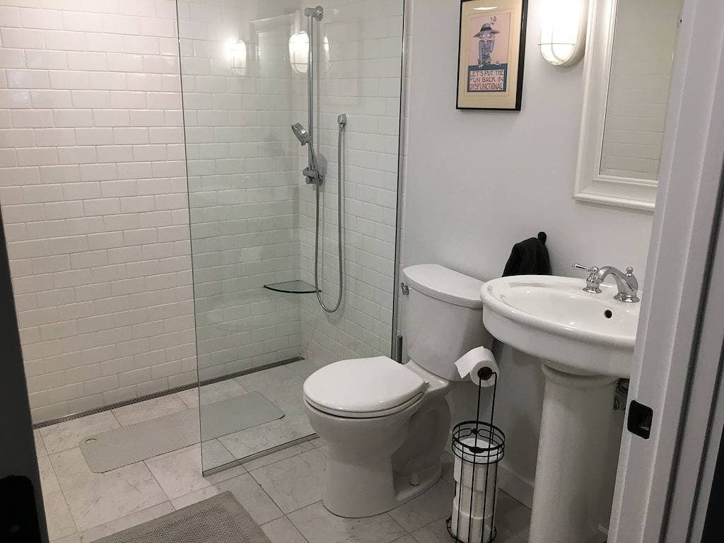 5 Sterne bewertet!<br>Neubau, 1 Schlafzimmer Back Cove Apartment mit Blick auf das Wasser! 1