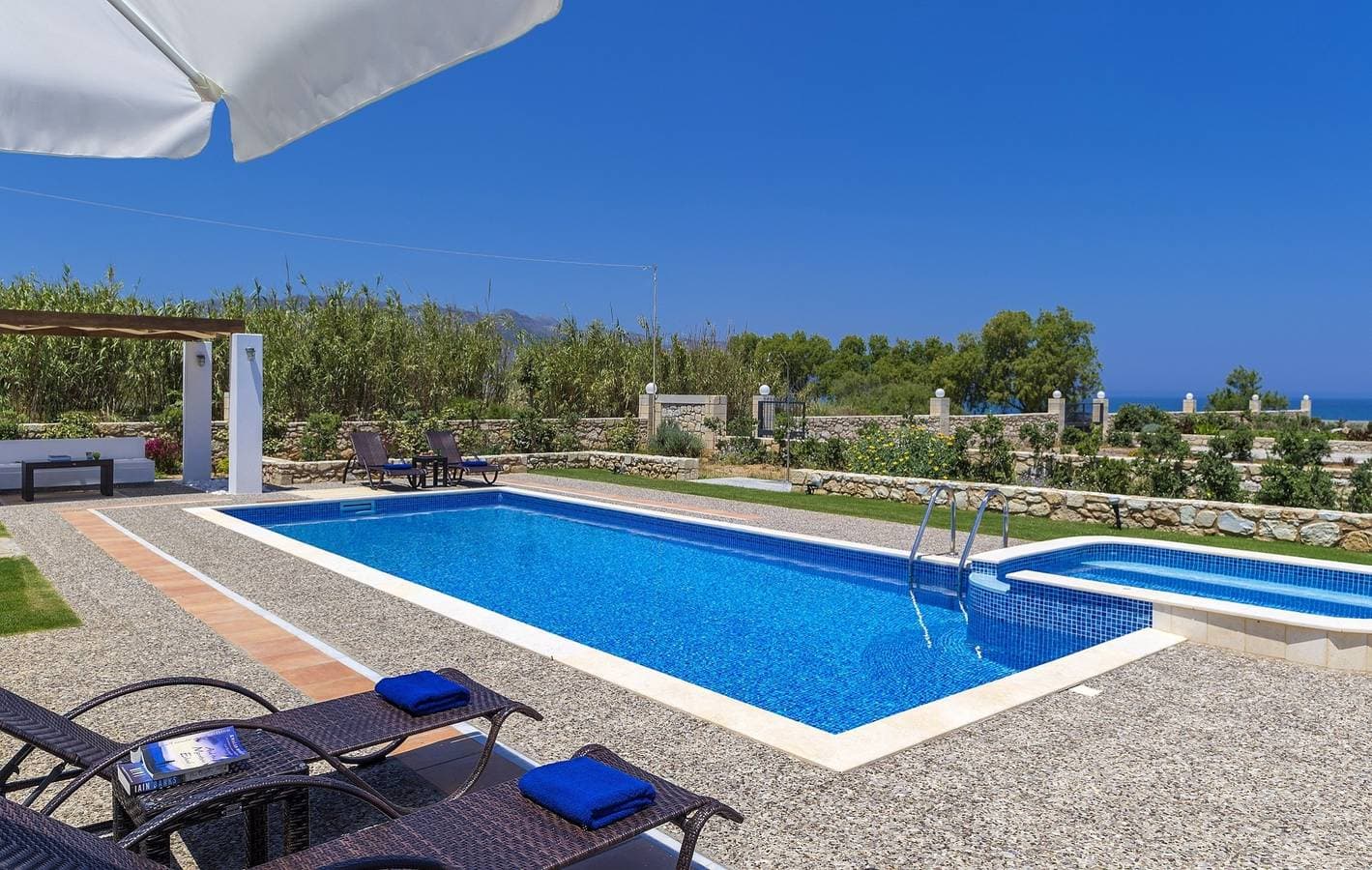 Foto 6 von 24: Villa für 8 Personen mit Balkon