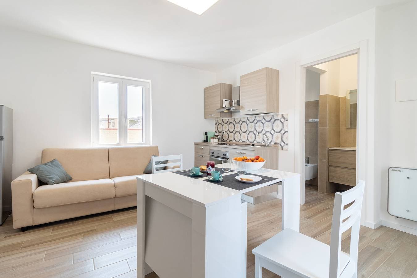 Foto 3 von 25: Ferienhaus 'Suite N12 - Luxury Apartment' mit Meerblick, WLAN und Klimaanlage