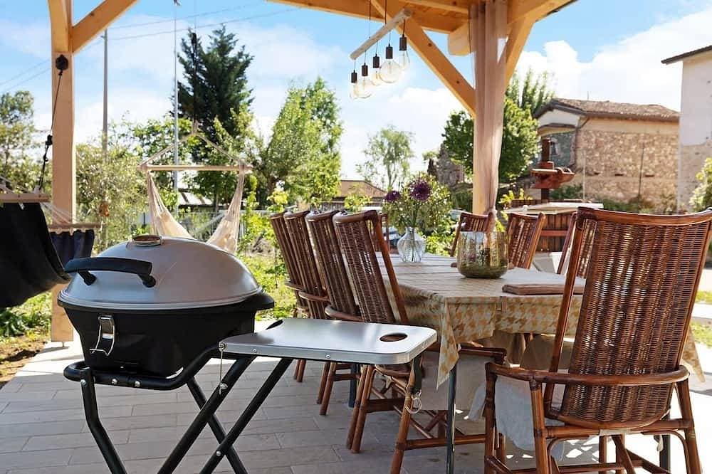 Idyllic House with Garden in Lugana Wine Region, near Peschiera del Garda 1