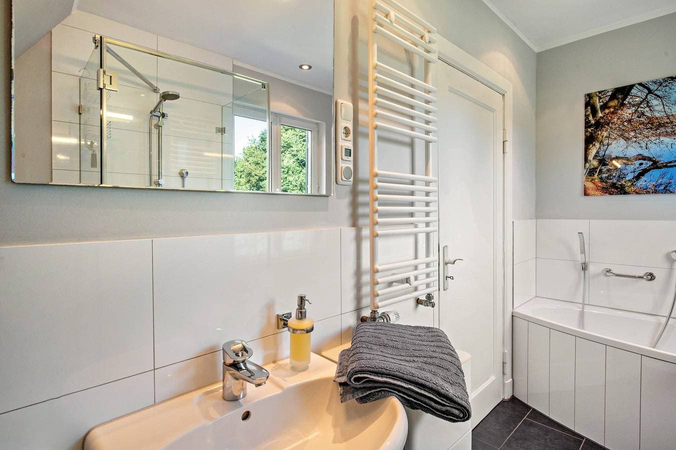 Foto 11 von 24: Ferienwohnung 'Sonnenhaus' mit Seeblick, Gemeinschaftsgarten und Wi-Fi