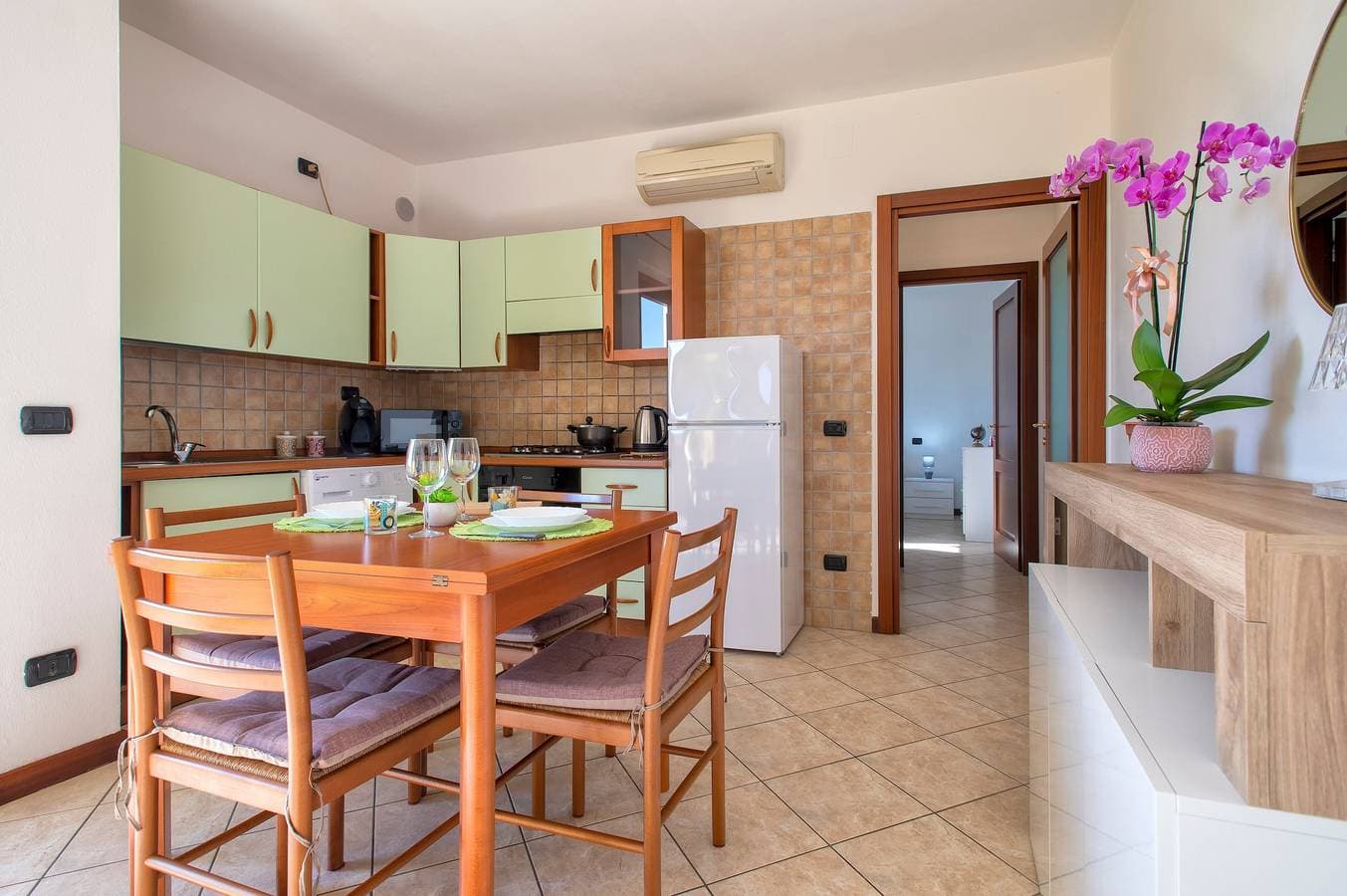 Foto 11 von 23: Ferienwohnung 'Casa Vacanze Emma' mit Bergblick, WLAN und Klimaanlage