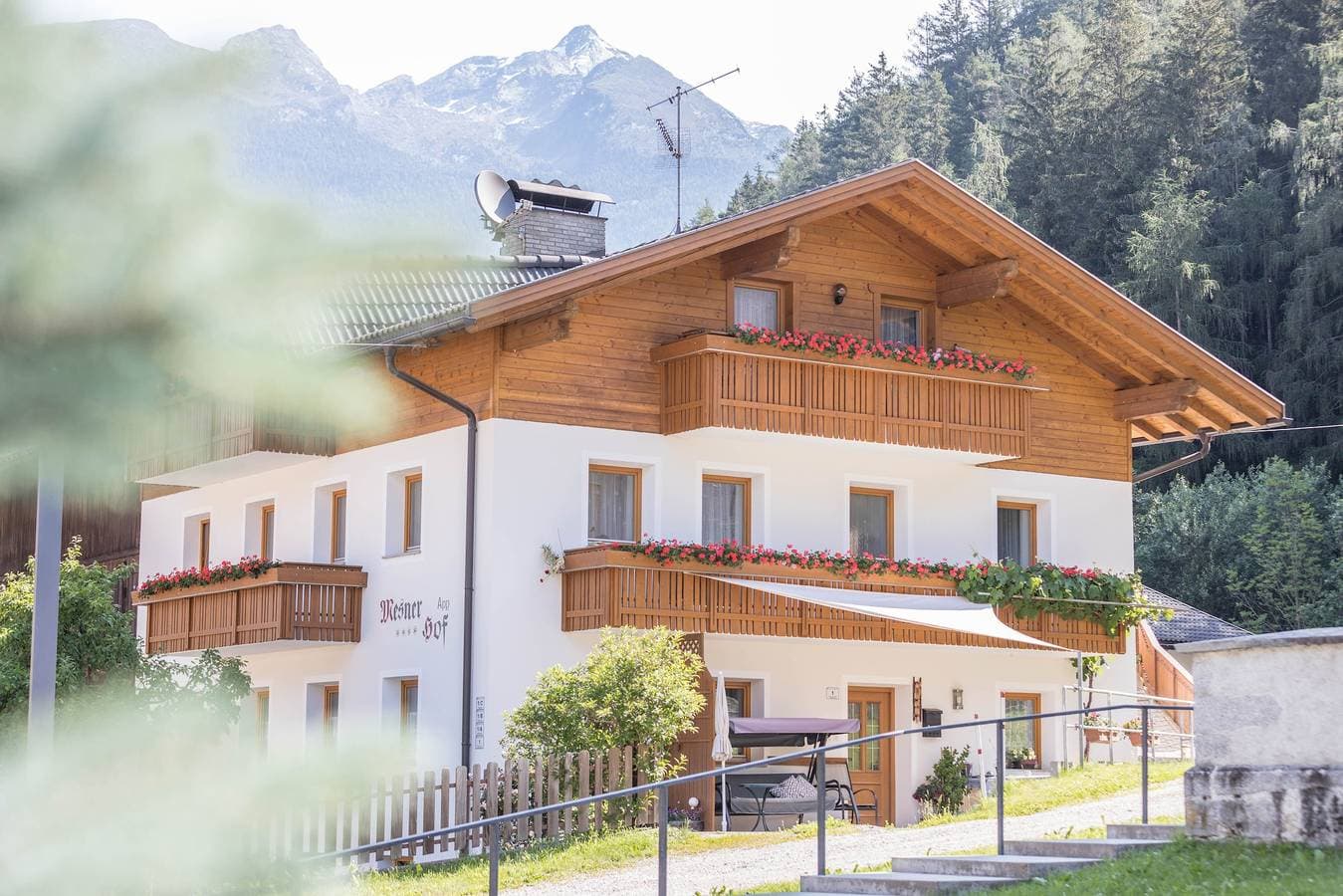 Foto 9 von 23: Gemütliche 'Ferienwohnung Enzian' mit Bergblick, WLAN, Garten & Terrasse