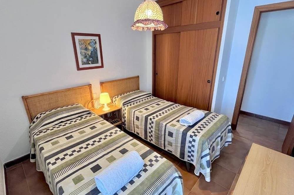 Foto 5 von 26: Geräumiges 3-Zimmer-Apartment direkt am Strand. Rodes-71