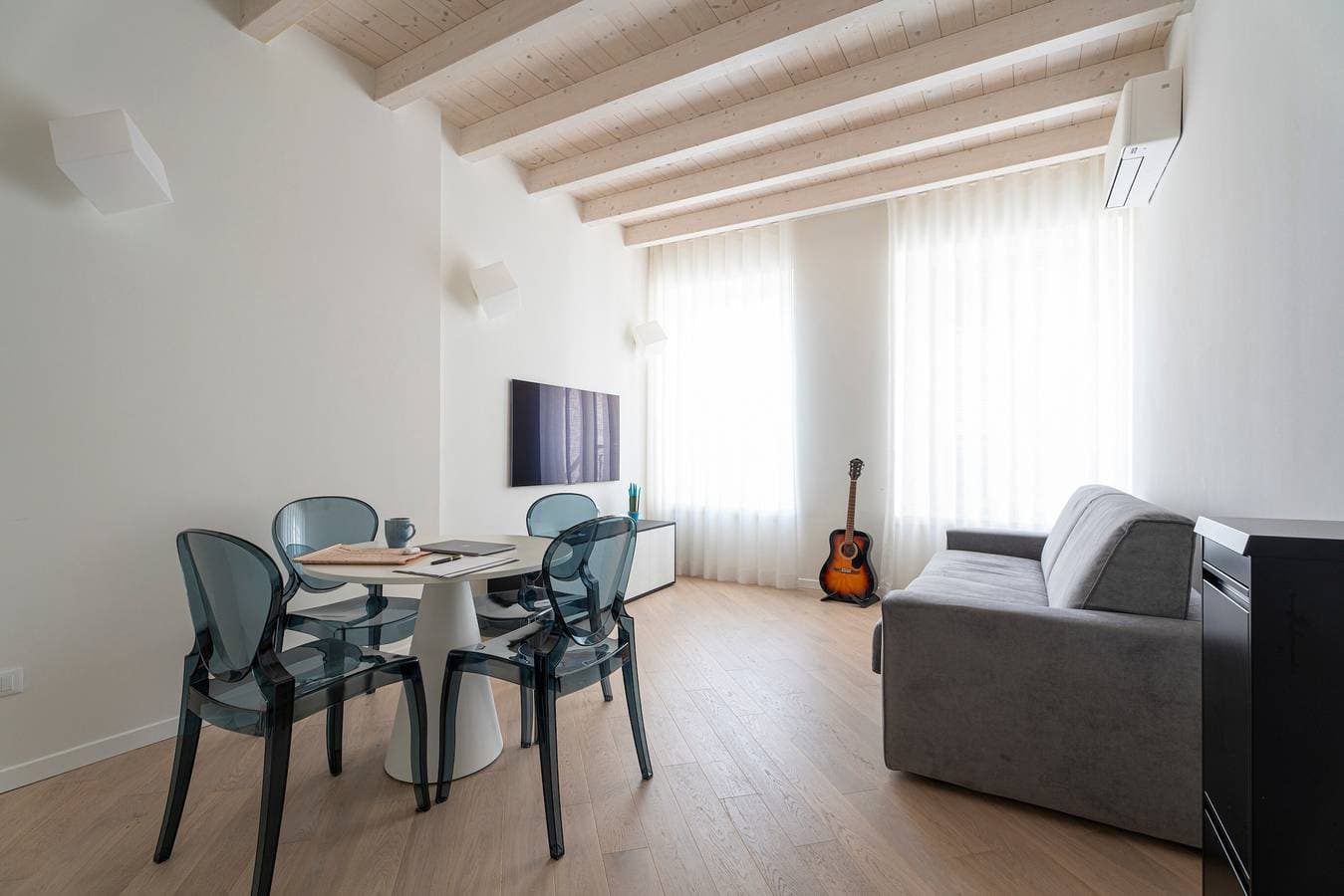 Foto 13 von 22: Ferienwohnung 'Flat 3' mit Seeblick, WLAN und Klimaanlage