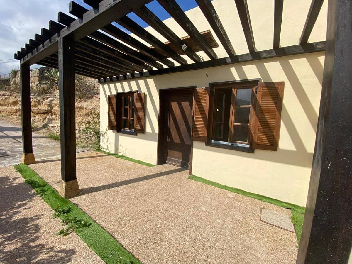 Country house with shared pool and views 1