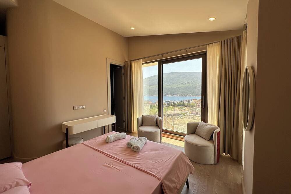 Foto 5 von 28: Cozy 3-Bedroom Villa in marvelous Hercegnovi with private pool