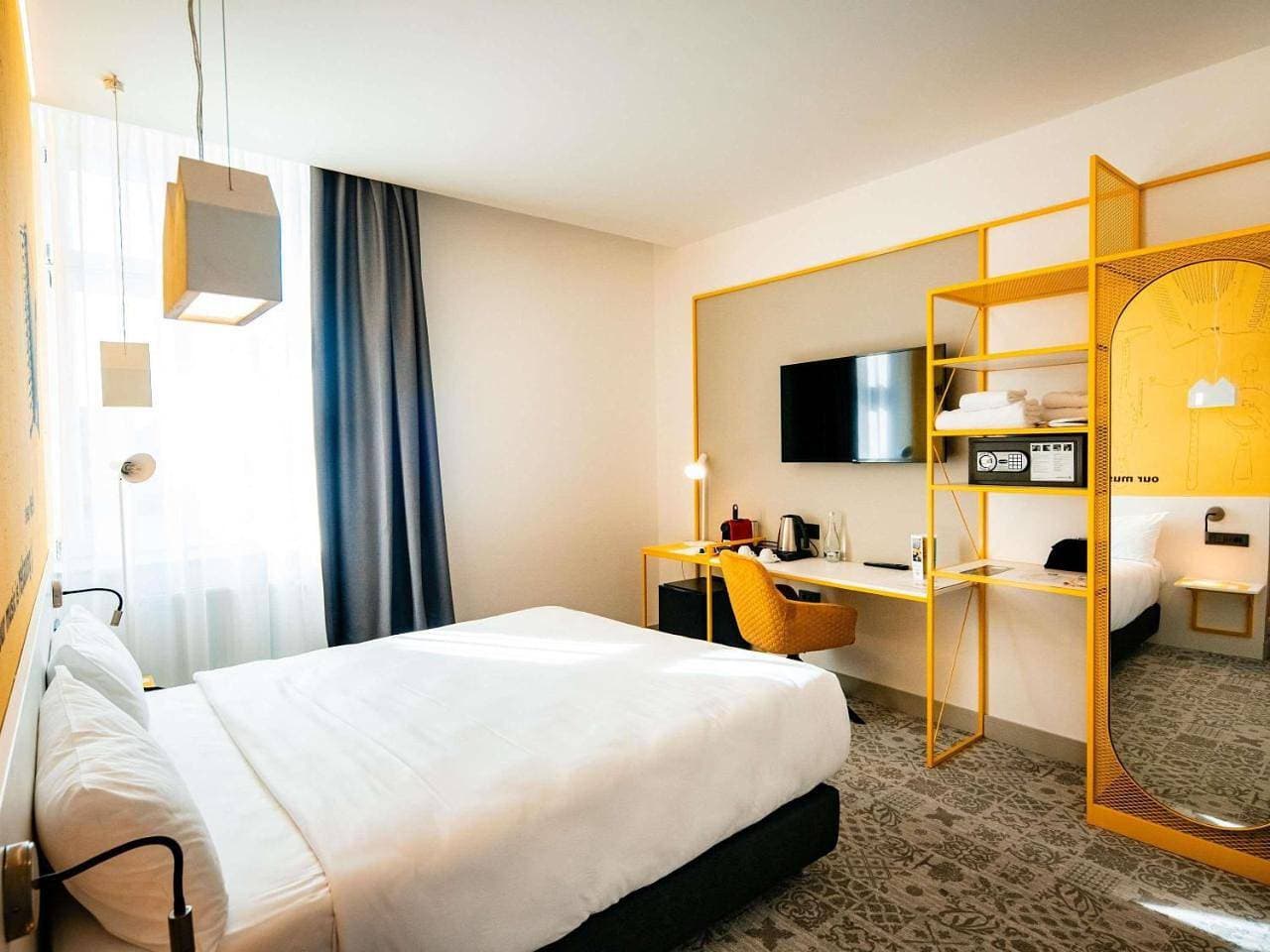 Foto 6 von 19: Family Suite with One Double Bed and Sofa Bed