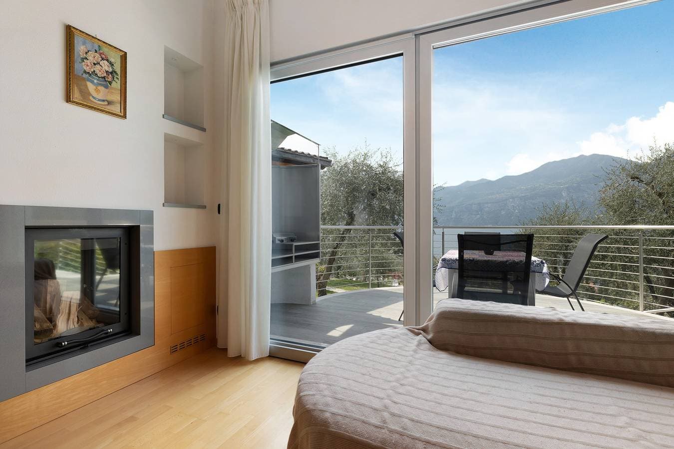 Foto 2 von 37: Ferienwohnung "Casa-Lago Suite" mit Seeblick, Gemeinschaftspool und WLAN