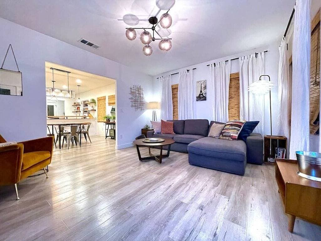 Foto 5 von 30: Remodeled 2Br · Fenced Yard · Midtown · Driveway Parking