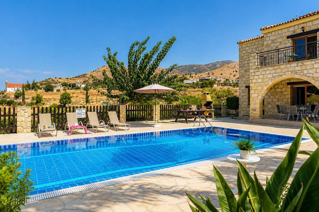 Foto 5 von 32: Villa für 8 Personen mit Garten