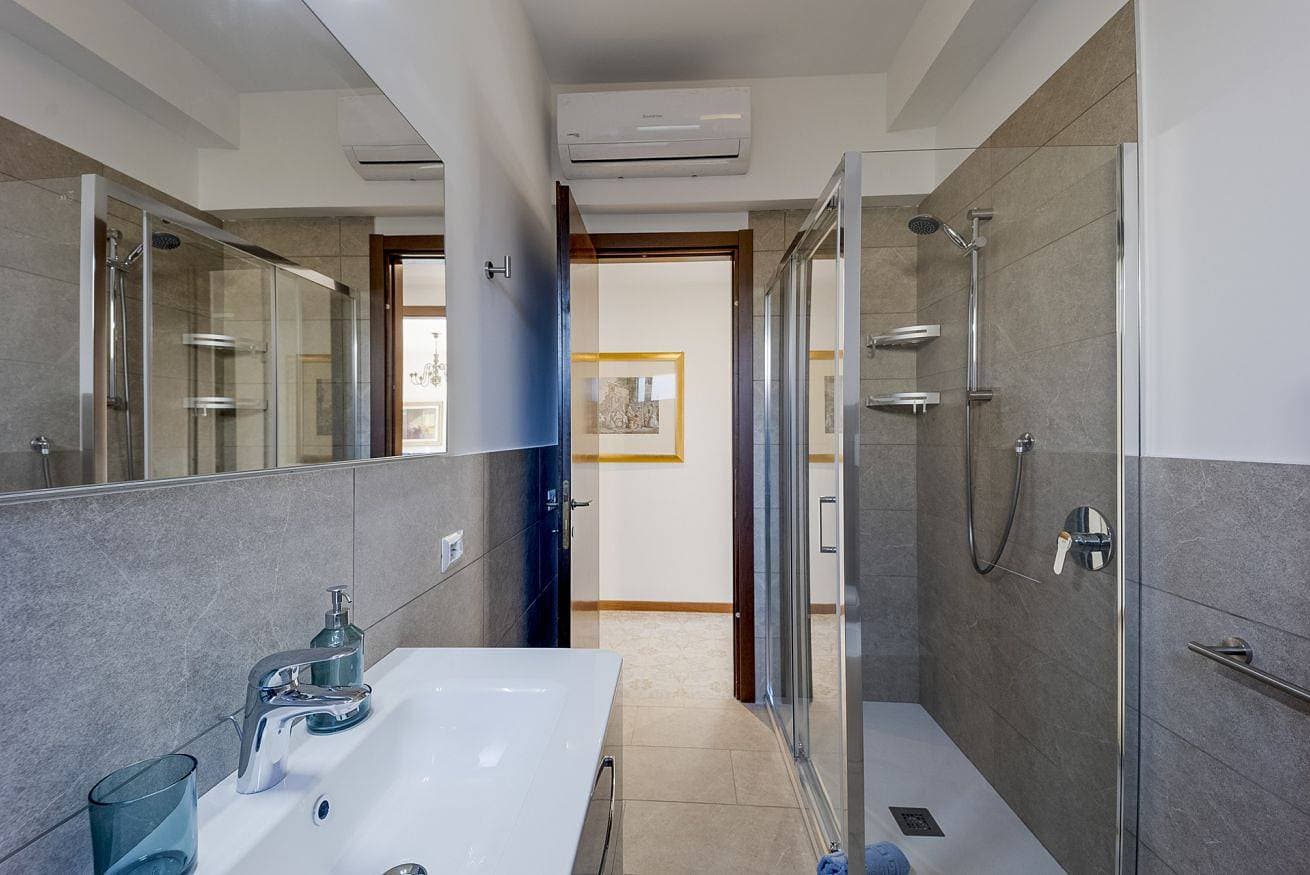 Foto 6 von 31: Ferienwohnung für 4 Personen mit Balkon/Terrasse