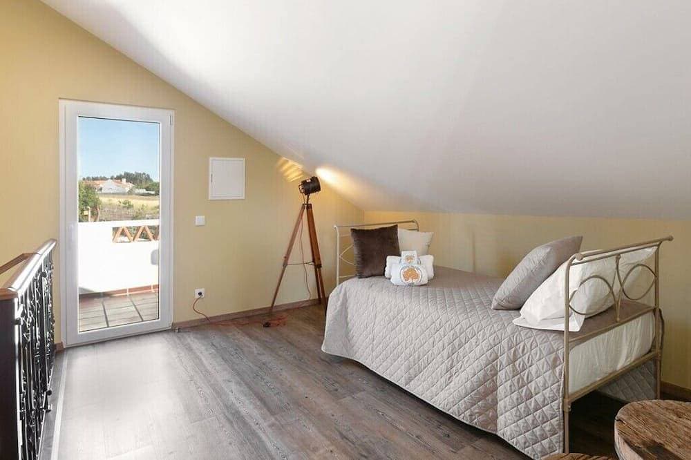 Foto 4 von 22: Luxury 4-bedroom villa with heated pool and private property in tranquil Guisado