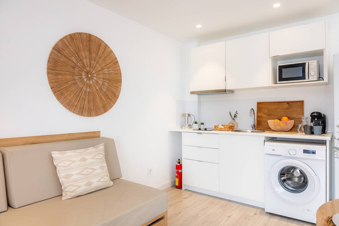 Foto 8 von 28: Ferienwohnung 'White Suites' mit Gemeinschaftspool, WLAN und Klimaanlage