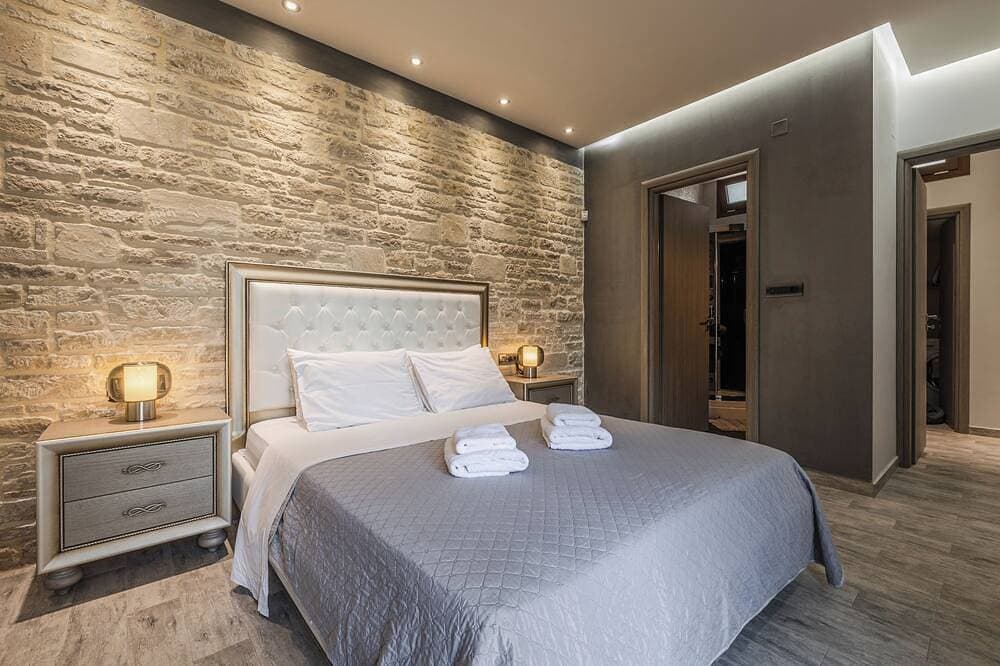 Foto 12 von 30: Stone Build Modern and Traditional Villa near Heraklion