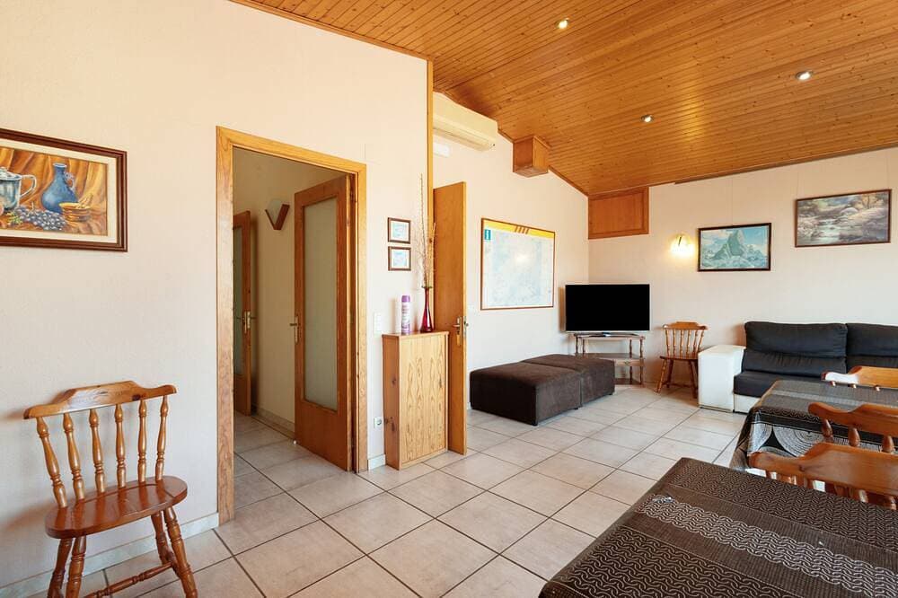 Foto 12 von 23: Zimmer mit Frühstück 'Ball De Bastons', Bergblick, WLAN & Klimaanlage