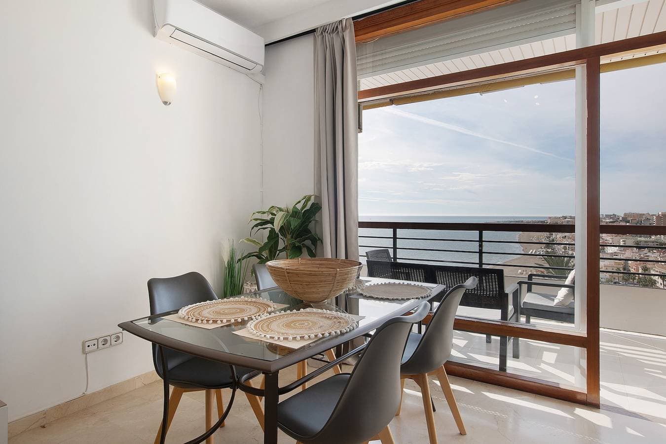 Foto 9 von 38: Apartment 'Primera Linea Vistas Panoramicas' mit Meerblick, WLAN und Klimaanlage