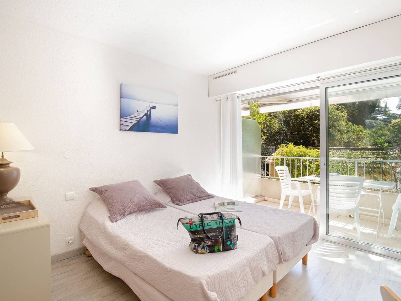 Foto 5 von 12: Au Coeur de Saint-Raphaël: Studio pour 3, Climatisé, Balcon à 50m de la Plage, WiFi, Parking Dispo