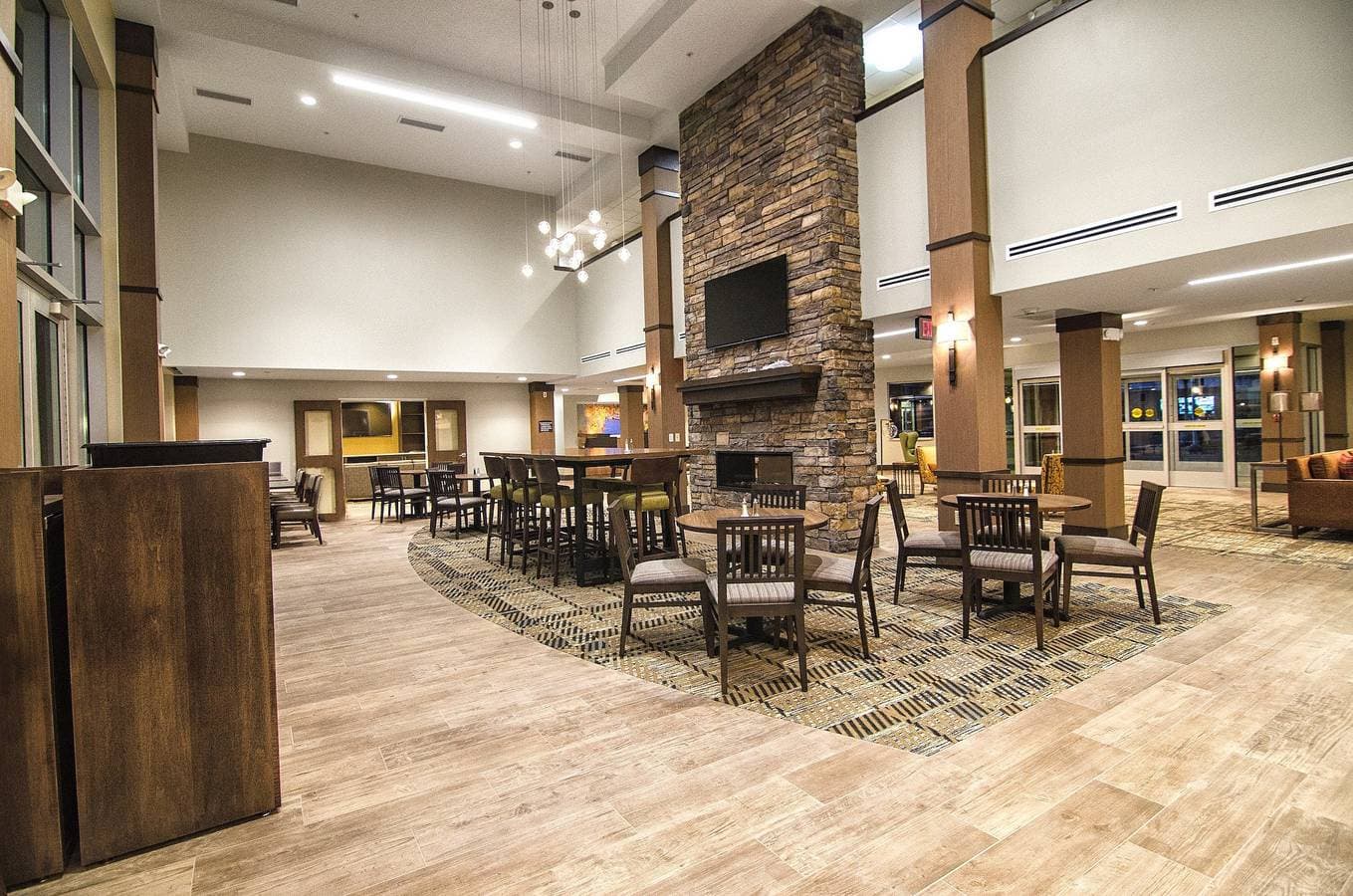 Foto 7 von 19: Staybridge Suites Marquette