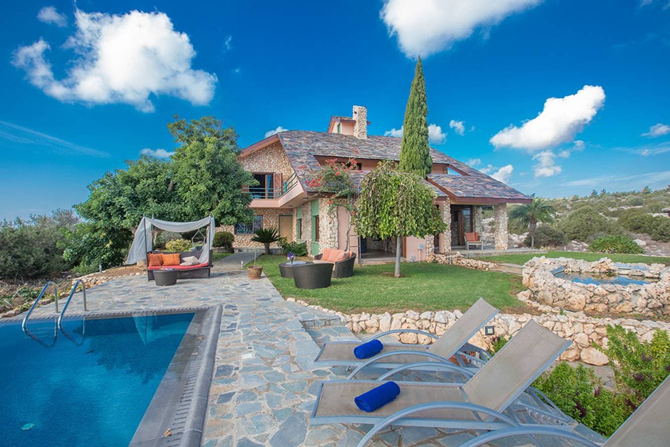 Foto 3 von 30: Villa für 8 Personen mit Balkon/Terrasse