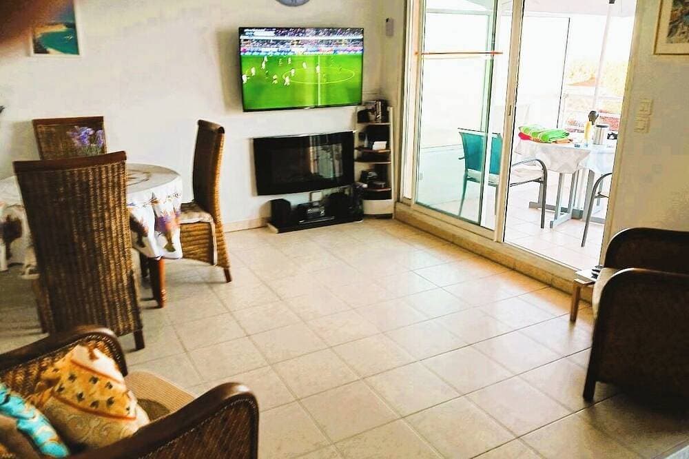 Foto 12 von 21: Modernes, sicheres 1-Schlafzimmer-Apartment mit Meerblick und Pool für 3 Erwachsene