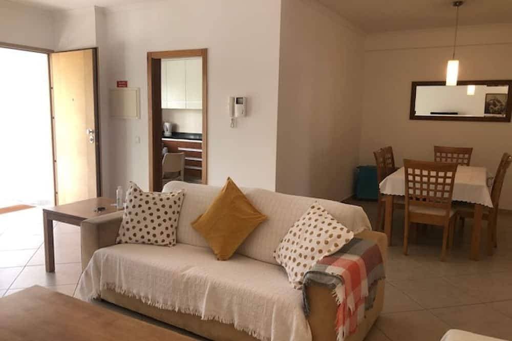 Foto 9 von 17: Erdgeschosswohnung mit Pool, zentrale Lage