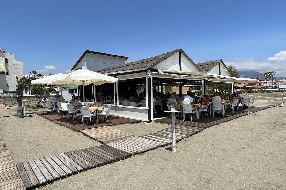 Foto 13 von 22: Beautiful modern apartment 1 min from beach