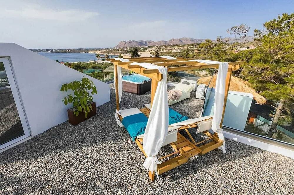 Villa Starlight, a stunning maisonette designed for relaxation. 1