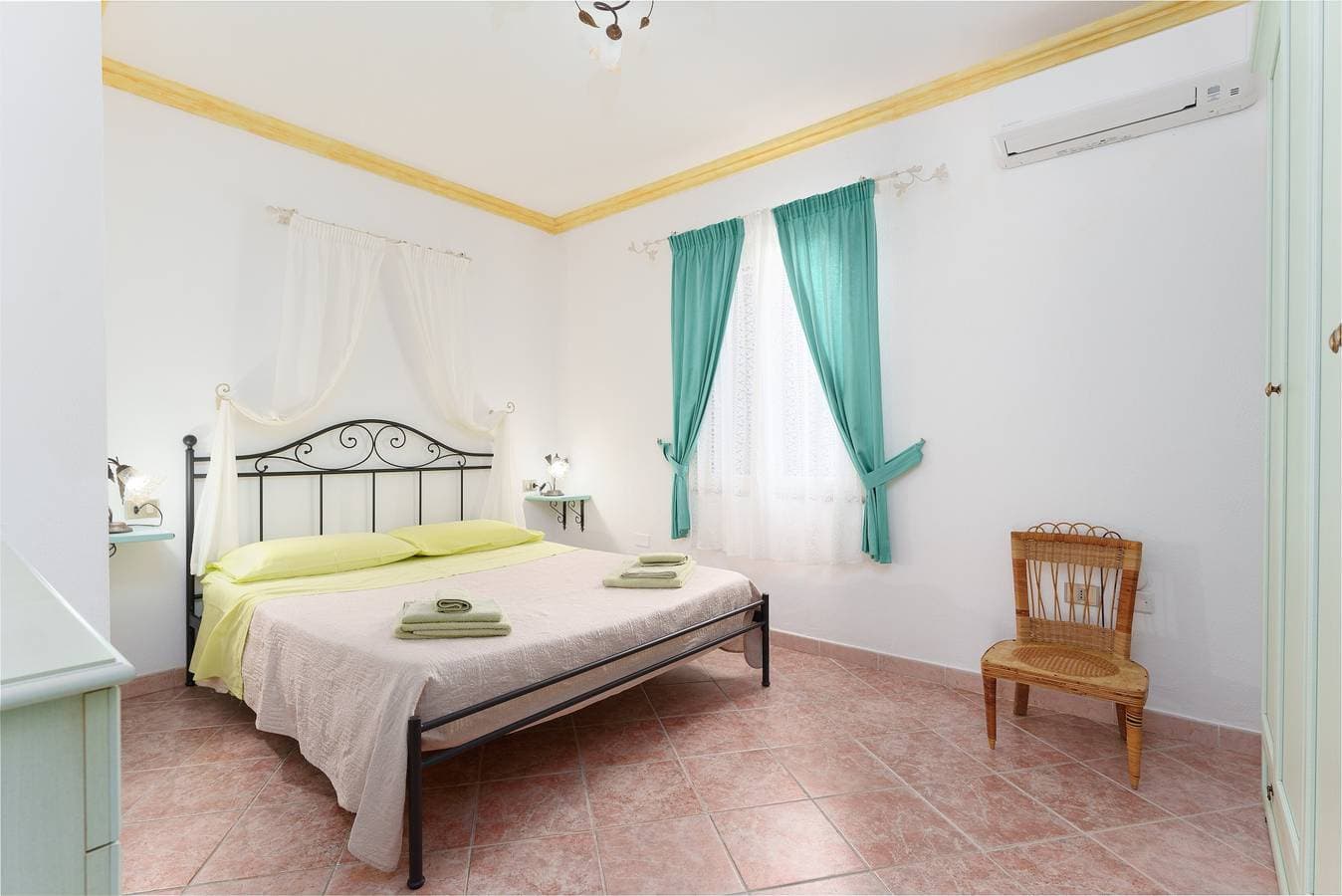 Foto 2 von 32: Sardisches Apartment für 6 mit privater Terrasse, 3 Min. zu Fuß zum Strand