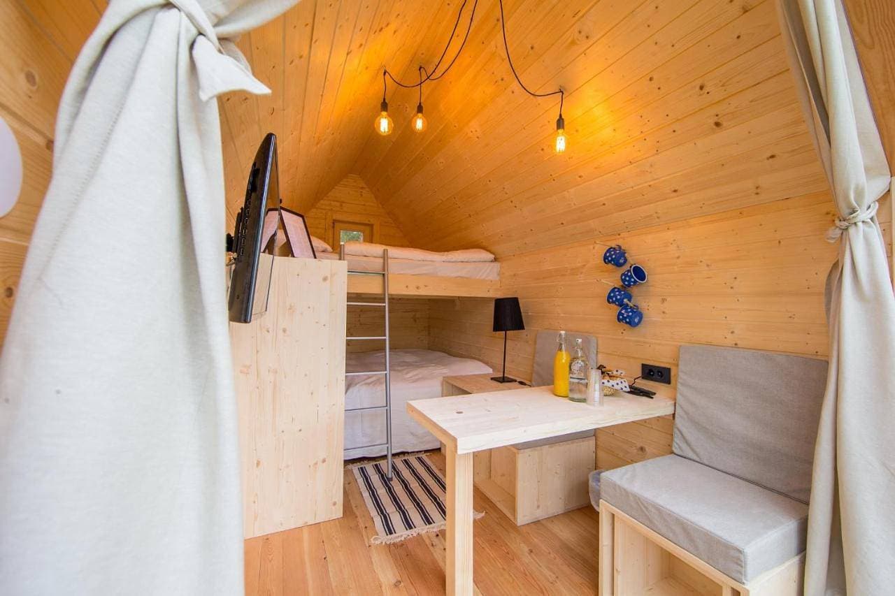 Foto 11 von 32: Tree House with Wooden Tub