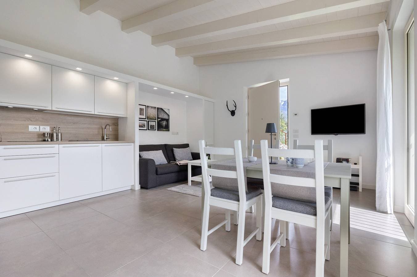 Foto 12 von 23: Ferienwohnung "Ca' Scaì Agrifugium Olivia" mit Seeblick, Gemeinschaftspool und WLAN
