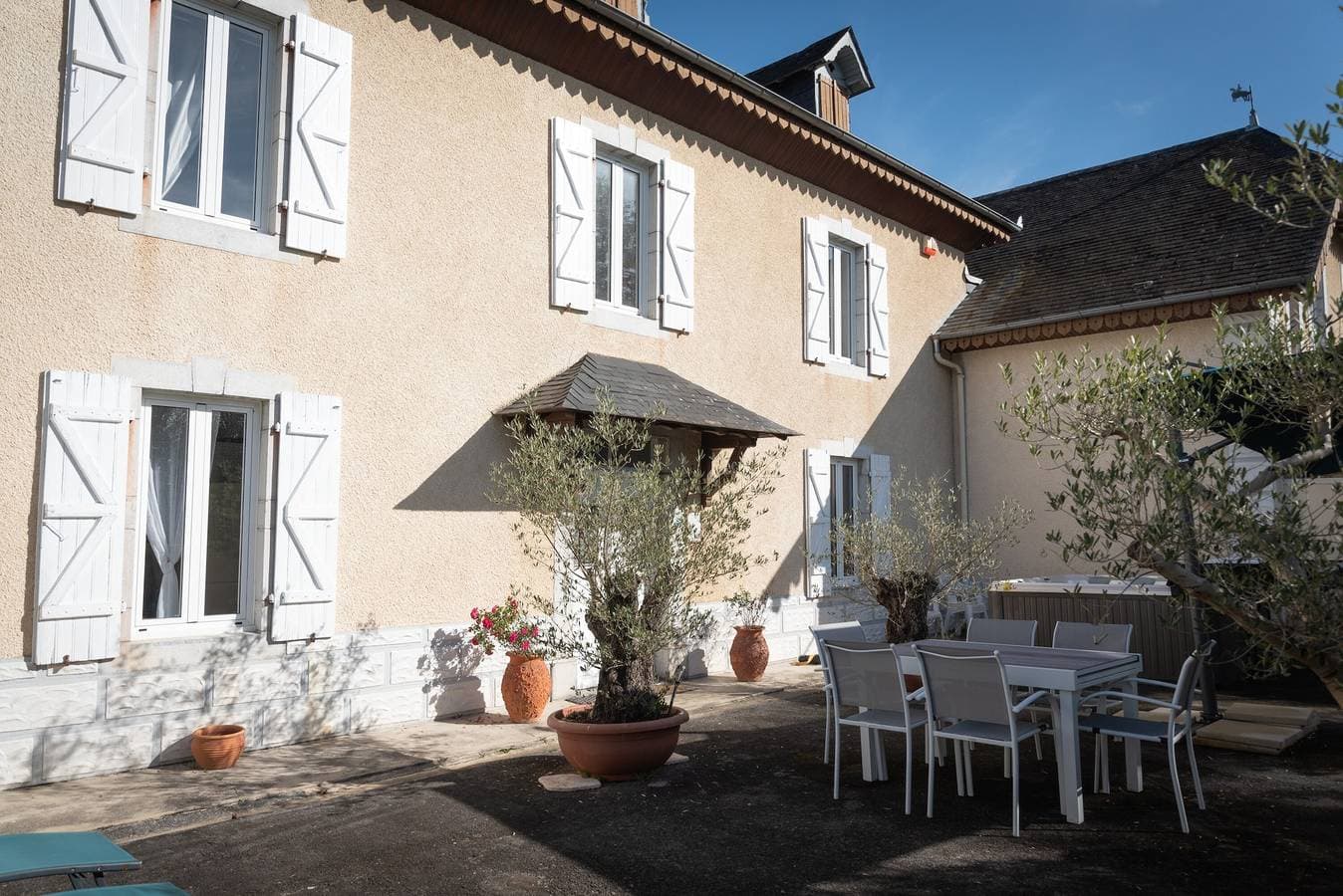 Foto 2 von 38: La Maison Du Soleil – L'aulhère, Jacuzzi 6 Pers., Terrasse & Klimaanlage
