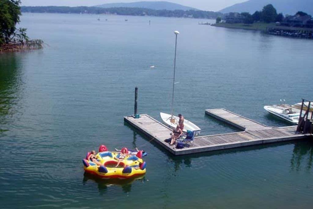 Foto 8 von 30: Vogelperspektive auf Smith Mountain Lake!