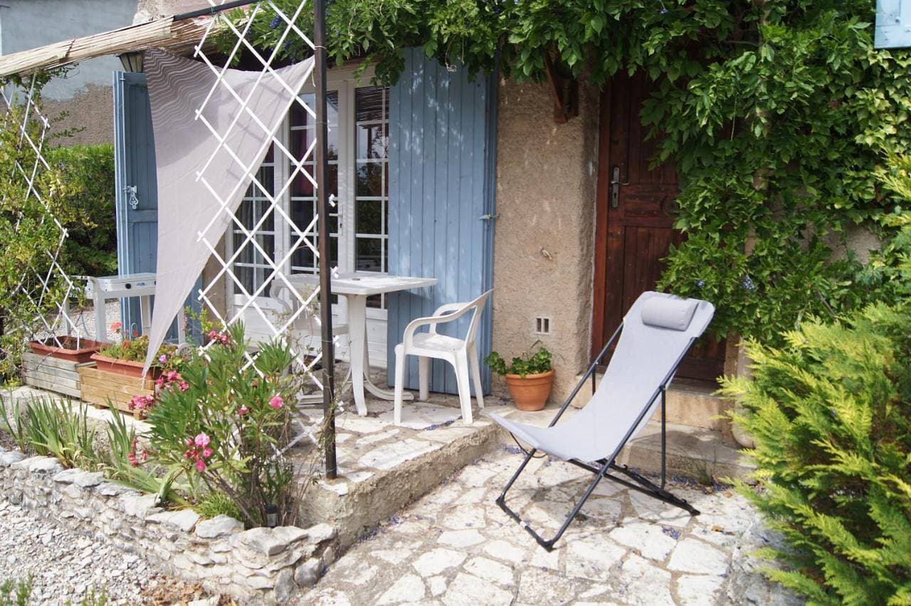 Petit studio atypique et cosy en Provence 1