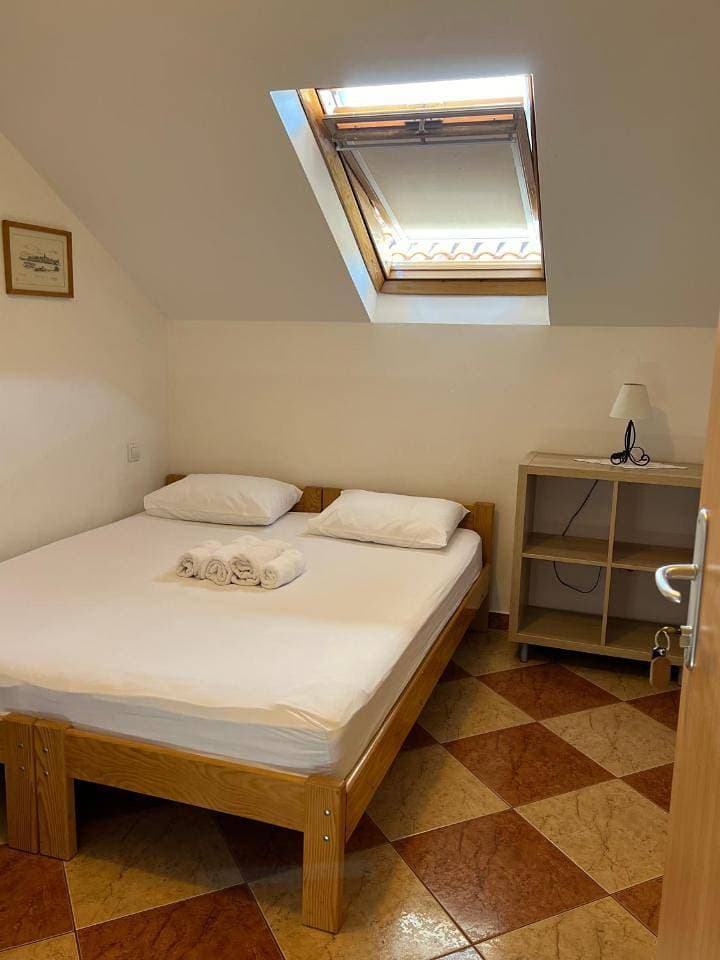 Foto 7 von 16: Small Double Room - Attic