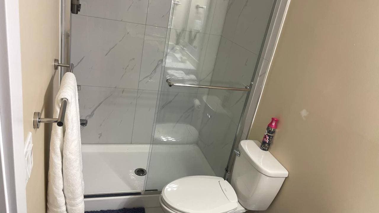 Foto 9 von 15: Double Room with Private Bathroom
