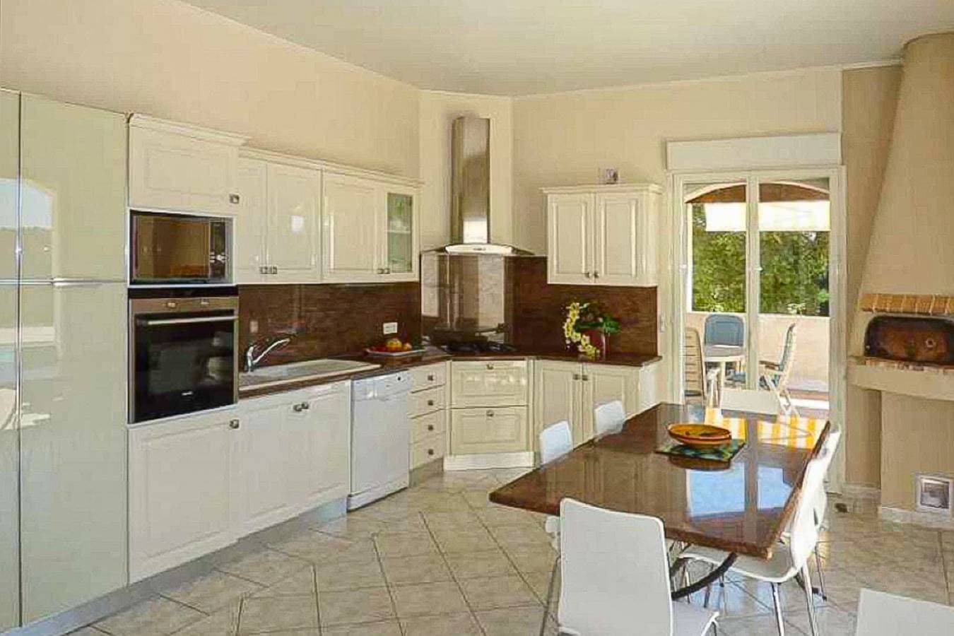 Foto 12 von 39: Villa für 8 Personen mit Terrasse