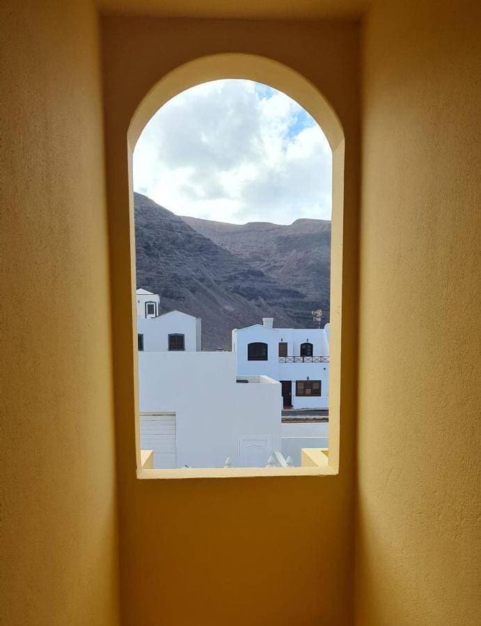 Cliff View Orzola 1